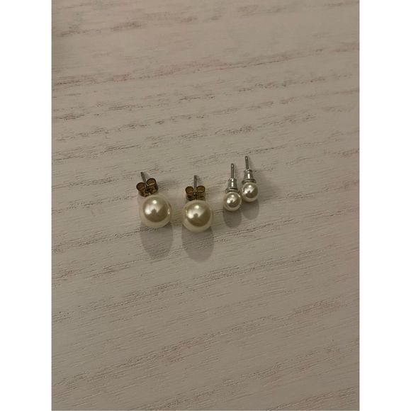 Forever 21 Jewelry - 💕Forever 21 Womens Faux Pearl Studs Earrings 2 Pairs